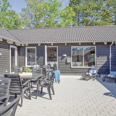 Eight-bedroom Frederiksvaerk With A Hot Tub 05 別荘