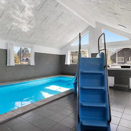 Eight-bedroom With A Hot Tub 05